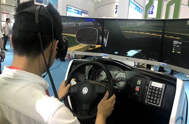 VR虚拟驾驶多场景训练有助提高教学质量 - 武汉百变互动
