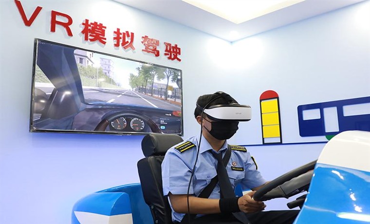 vr模拟驾驶带你沉浸式练车 - 武汉百变互动