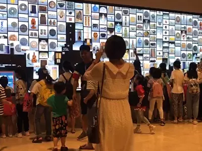 百变互动博物馆案例_河北灵寿博物馆定制魔墙现场图