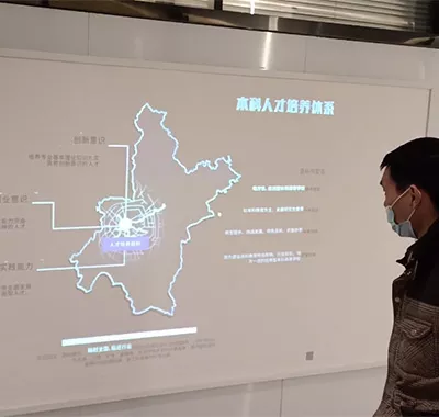 武汉商学院-墙面投影互动